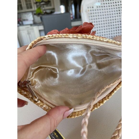 NWT Straw Change Purse - Picture 5 of 5